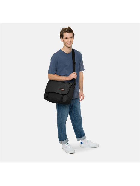 Eastpak K26E sac gibecière delegate + Serviette à rabat avec bandoulière