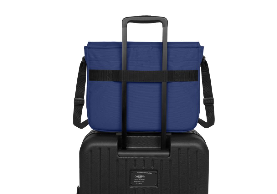 Eastpak K26E - POLYESTER - NIGHTSKY NAVY sac gibecière delegate + Serviette à rabat avec bandoulière