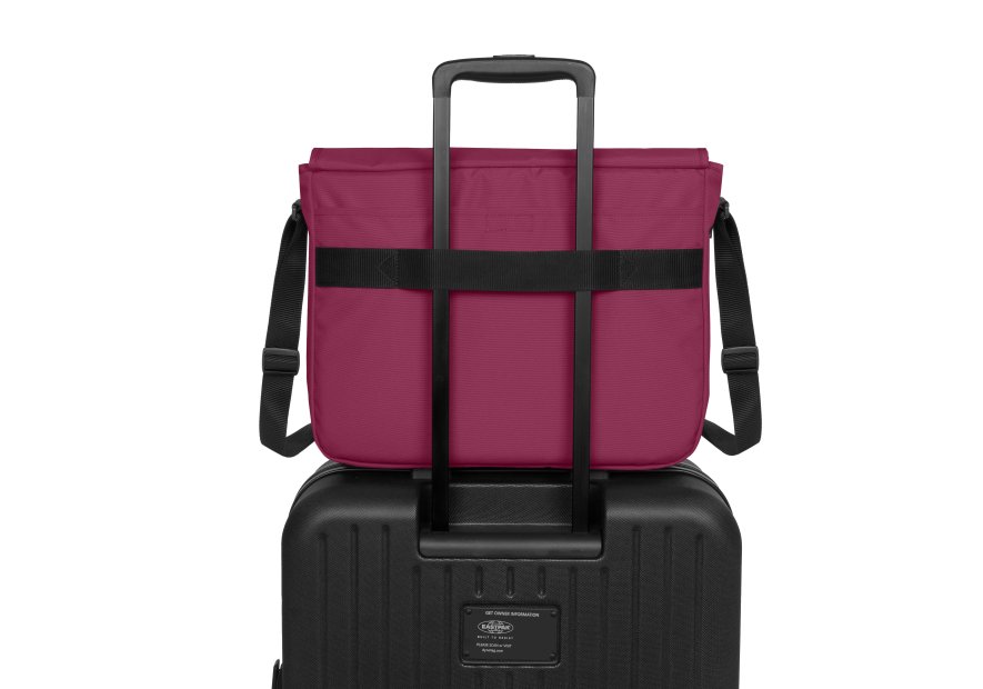Eastpak K26E - POLYESTER - WINE BURGUNDY sac gibecière delegate + Serviette à rabat avec bandoulière