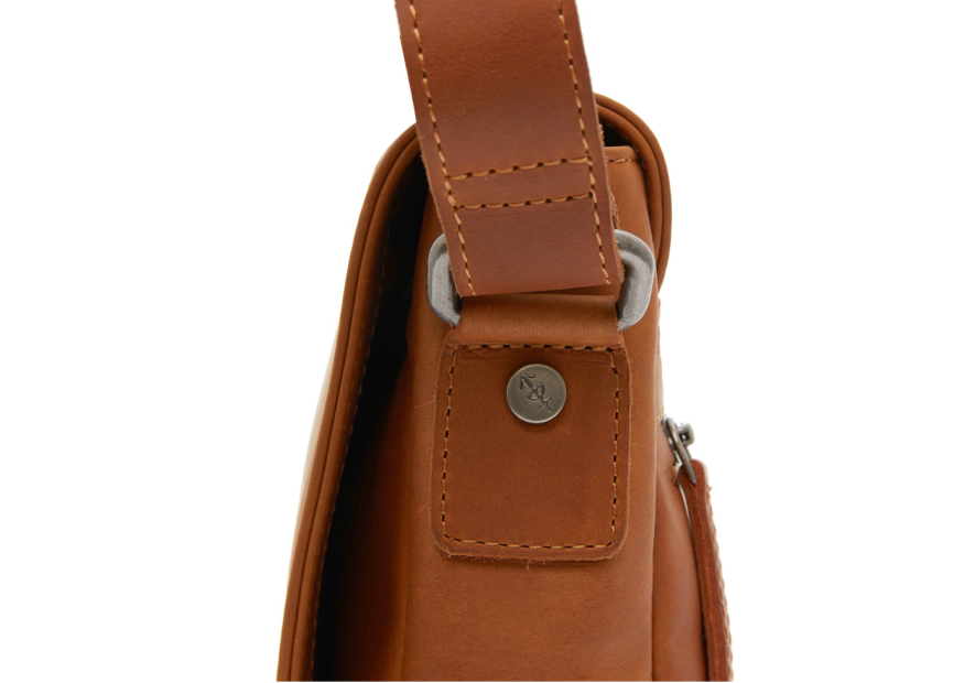 the chesterfield C48.1326 - CUIR DE VACHETTE - CO sac rabat arrondi everglades Sacs à mains