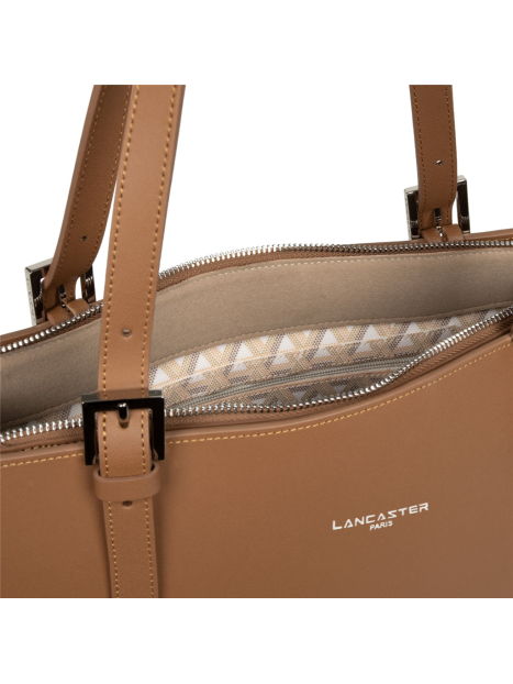 Lancaster 423-52 Pur & Element City - Shopper shopping