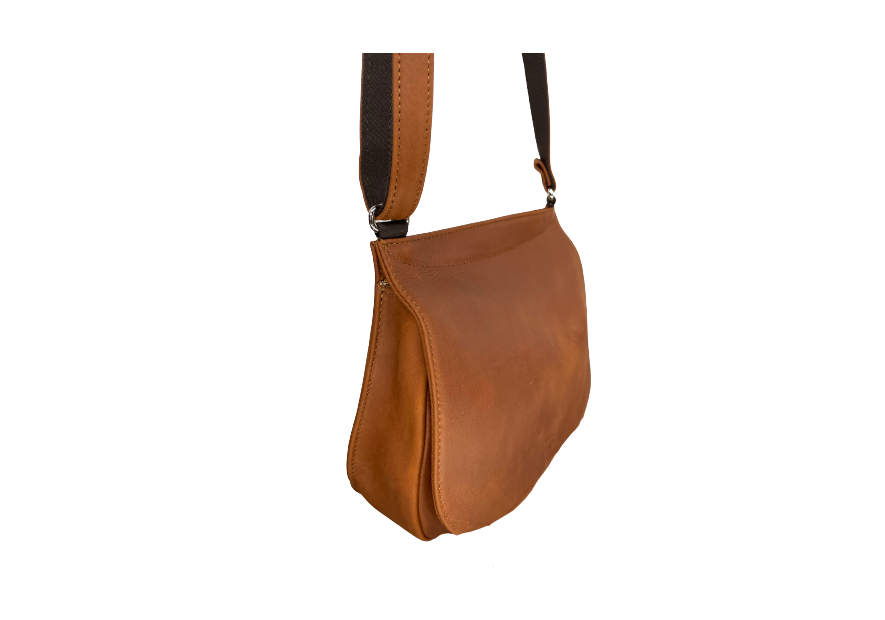 Les Ateliers Foures B339 - CUIR DE VACHETTE - FAUVE sac à rabat forme selle avec bandoulière réglable Sacs à mains