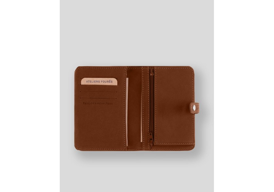 Les Ateliers Foures B52 - CUIR DE VACHETTE - FAUVE portefeuille petit format avec patte pression Portefeuilles