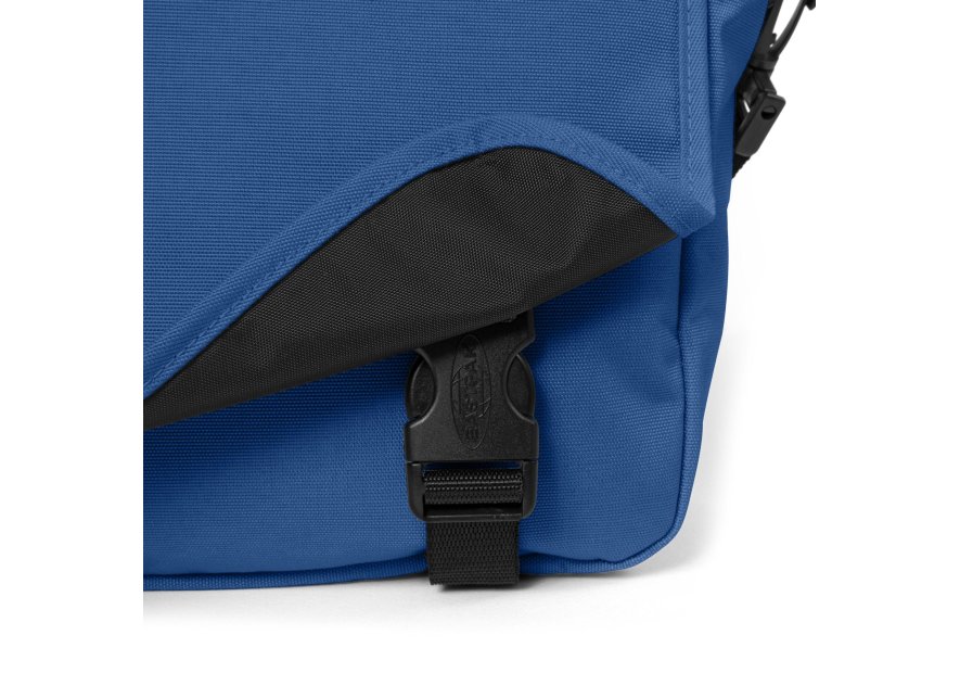 Eastpak K077 Delegate + Serviette à rabat avec bandoulière
