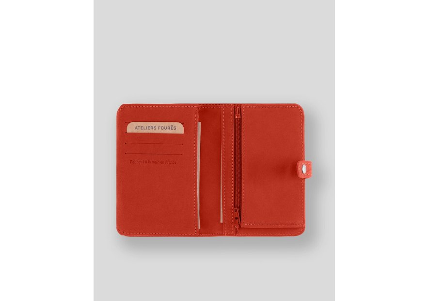 Les Ateliers Foures B52 - CUIR DE VACHETTE - ORANGE. portefeuille petit format avec patte pression Portefeuilles